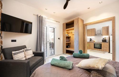 Marmari Apartment | Horse Farm House - 5 Min to the Beach