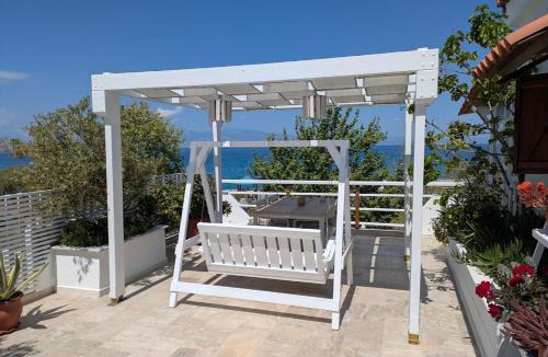 Kiato Apartment | Sea View Roof Garden