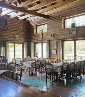 Plikati Ioanninon Hotel | Αγριολούλουδο Γράμμου