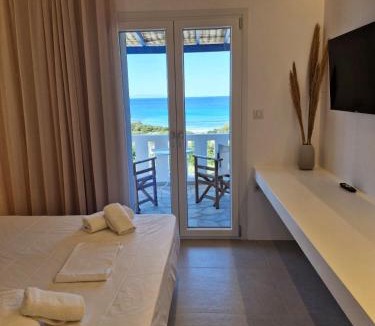 Gavrio Apartment | Villa Maniati Chrissi Ammos
