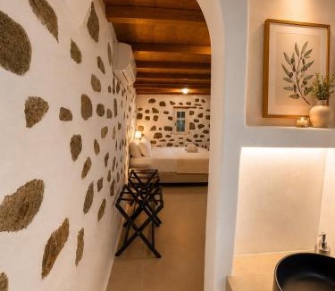 Mykonos Town Apartment | Charming cottage 15 minute walk from Mykonos Town & Airport