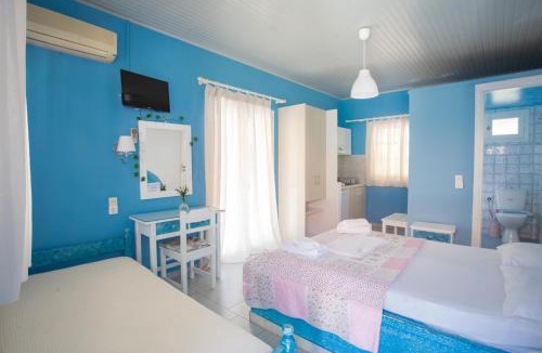 Kalamitsi Apartment | Blue White House