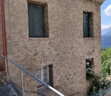 Mavrolitharion House | Η Αυλή του Βουνού House