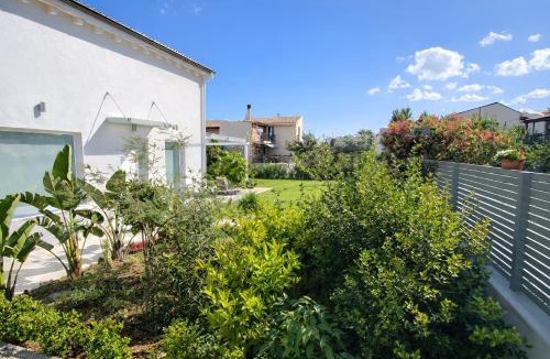 Nea Makri Villa | A Homes Greece - Nea Makri Garden Villa