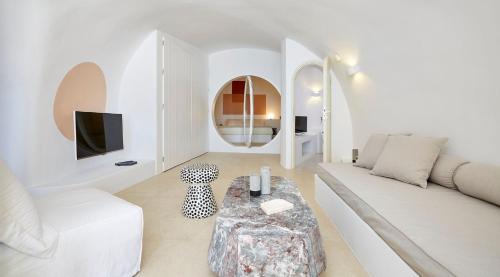 Oia Villa | Caldera Crest Villa Oia Santorini Private Pool Caldera Views Hot Tub