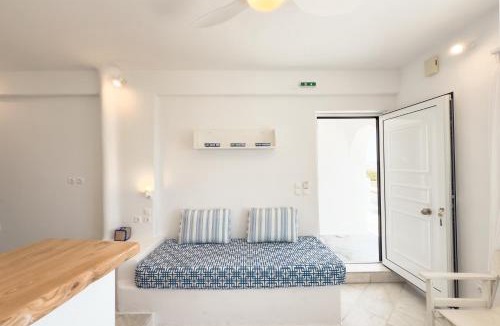 Tourlos Apartment | Eagles Nest Mykonos Suites & Apartments - Shared Pool & Jacuzzis