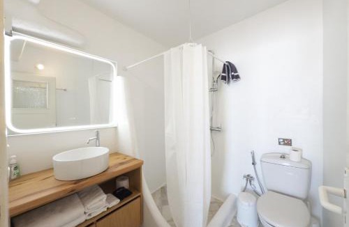 Tourlos Apartment | Eagles Nest Mykonos Suites & Apartments - Shared Pool & Jacuzzis