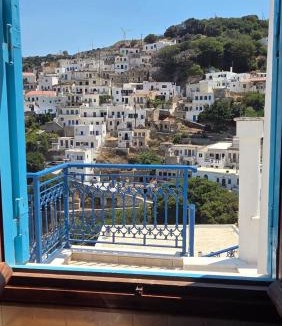 Koronos Apartment | Comfort and unparalleled view