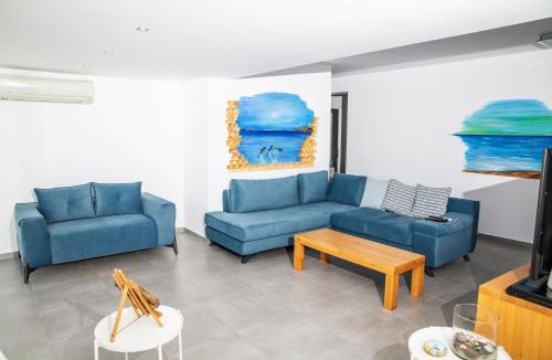 Lavreotiki Villa | Villa Luna Private Heated Hydro Pool BBQ Beach 4min