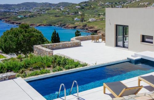 Megas Gialos Villa | Pnoe Villas Syros