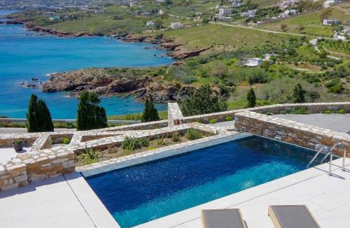 Megas Gialos Villa | Pnoe Villas Syros