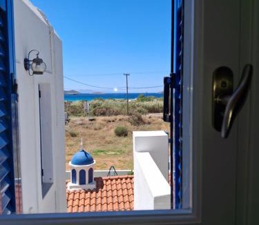 Gavrio Apartment | RESTIA Beachfront