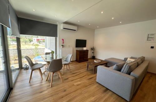 Astros House | Oikies