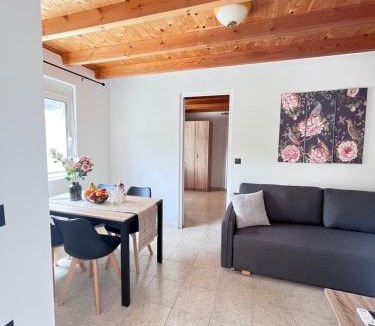 Tingaki House | Kosaris Cottage