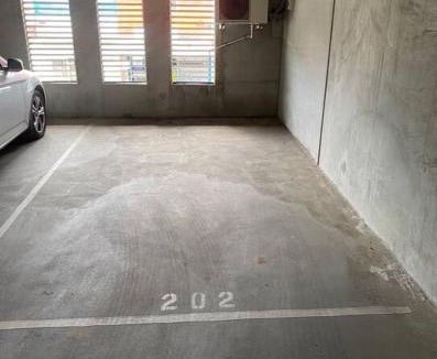 Caulfield North Apartment | Modern 1 Bedroom, Park Views, Shops & Transport