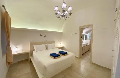 Fira House | Sunset View Villa Santorini - with Outdoor Jacuzzi