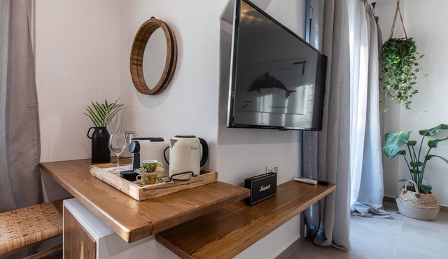Artemis Hotel