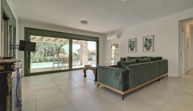 Ouzo Stone House 2, with private pool