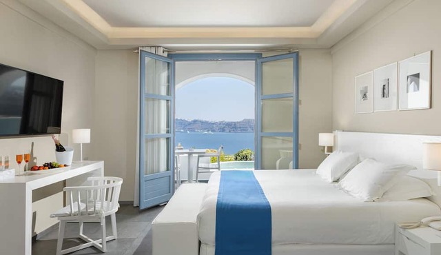 Acroterra Rosa Luxury Suites & Spa