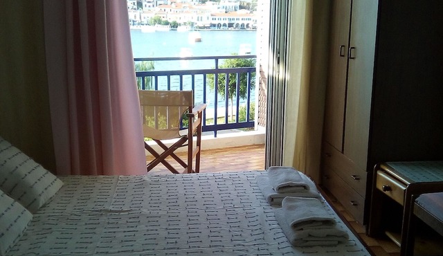 Bissias Guest House in Troizinia