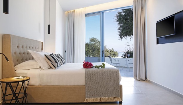 Oasis Beach Hotel in Agistri