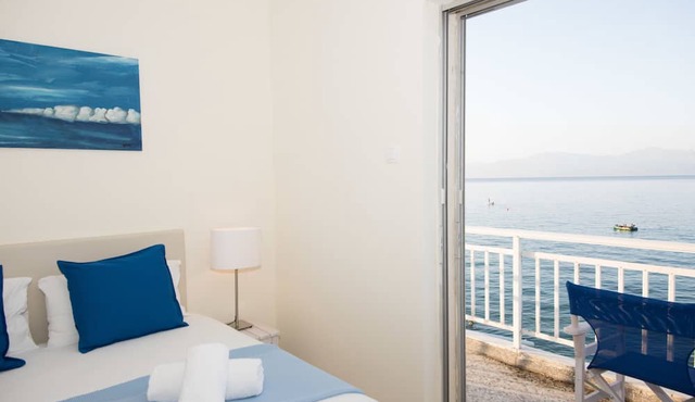 Spacious Apartment on the Beachfront in Xylokastro-Evrostina