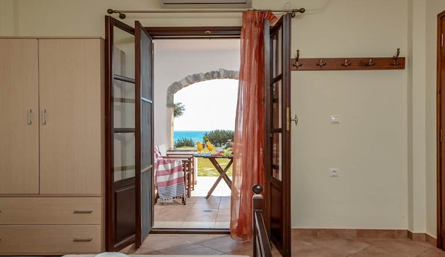 Theonis Villas, 30 meters from the beach
