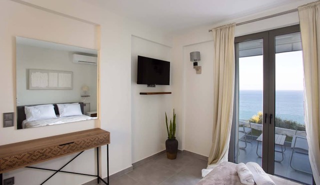 Eneos Boutique Residence - Koroni Garden Gem