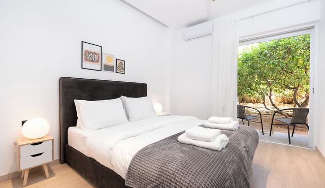 Stylish Apartment in Athens Riviera with Outdoor Patio in Glyfada