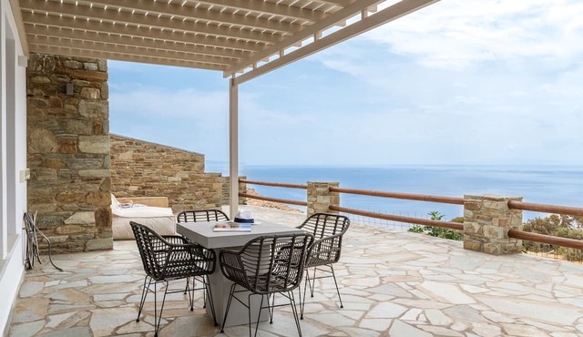 Apartment 'Captain's Koutsi Suite' with Private Terrace, Wi-Fi and Air Conditioning