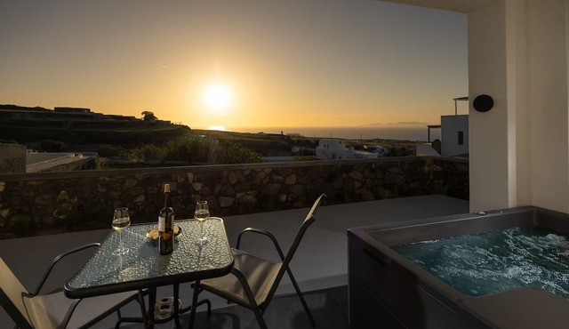 Nastram Suites Oia
