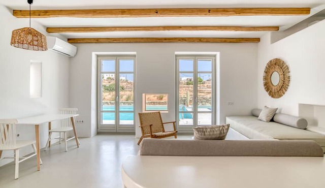 Lil Paros Luxury suites