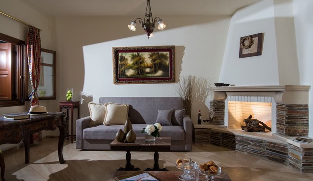 Oniropetra Luxury Suites in Minoa Pediada