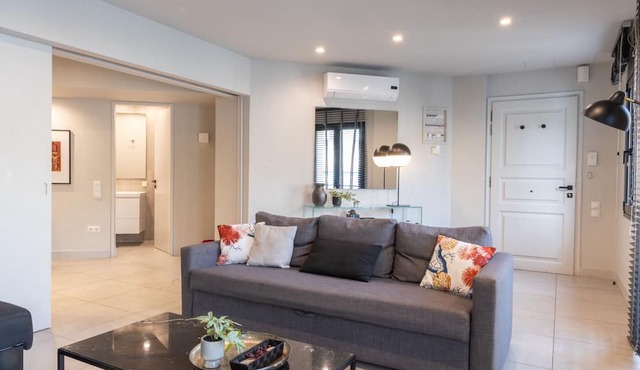 Entire Building in the Heart of Athens – Sleeps 12 with Private Rooftop Terrace in Athens