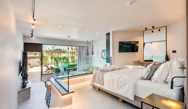 Pathos SeaSide Suites
