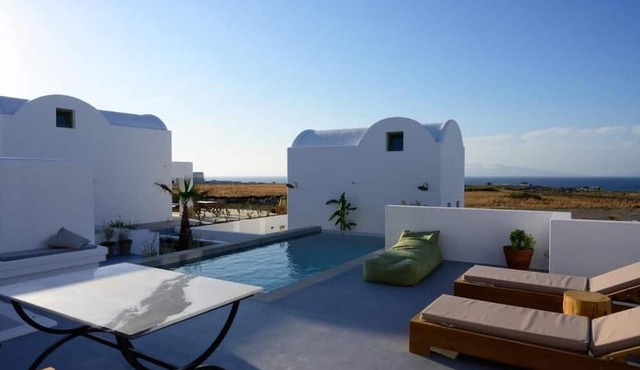 Oia Kissiri - private pool Villas