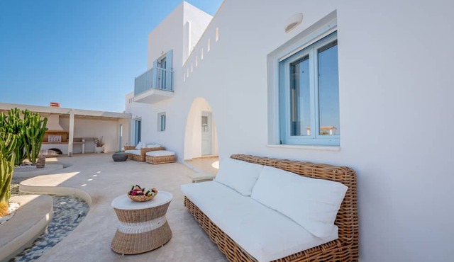 SUPERB NEW VILLA WITH POOL, CLOSE TO THE BLUE FLAG BEACH IN AGIA ANNA NAXOS