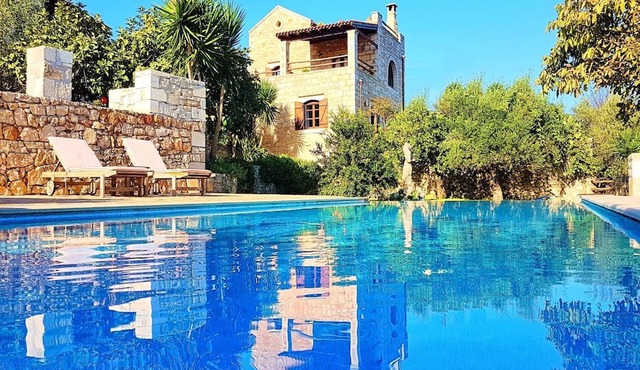 Villa 'Two-Bedroom Apartment - Garden View' with Mountain View, Wi-Fi and Air Conditioning in Sellia