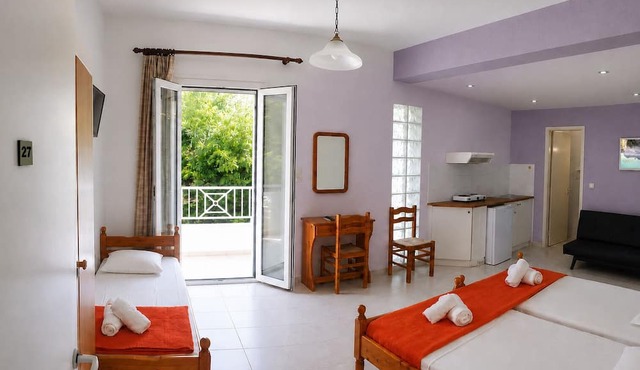 Araliki Apartments & Studios