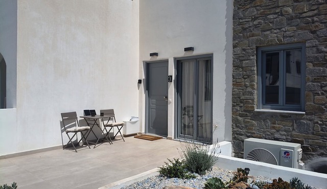Luxurious apartment in the heart of the village with easy beach access