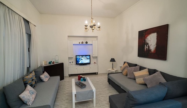 Marina Apartment Cozy, Spotless, AC, WiFi in Nikea