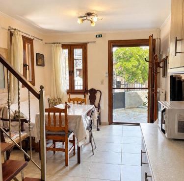 Diamanti Stone House
