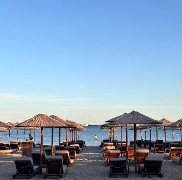WALK2BEACH Riviera Beachfront Luxury Studio Suite - Steps to Yabanaki Varkiza in Varkiza