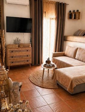 Glykofilousa luxury house