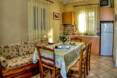 Mainades Maisonettes & Studios - Andros Serene Escape