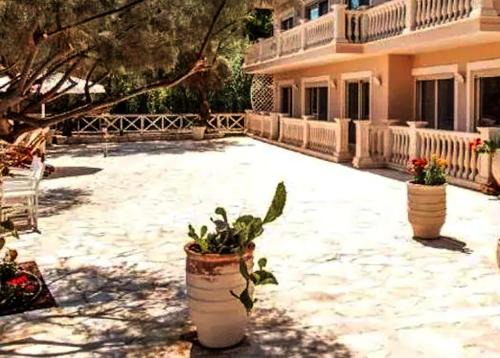 Centrally located in Gaios