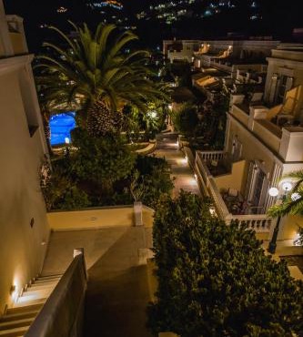 Crithoni's Paradise Hotel
