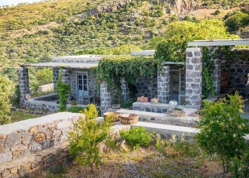 Pavlaina Complex of Traditional Residences in Nisyros. Enjoy the garden and the Sea View