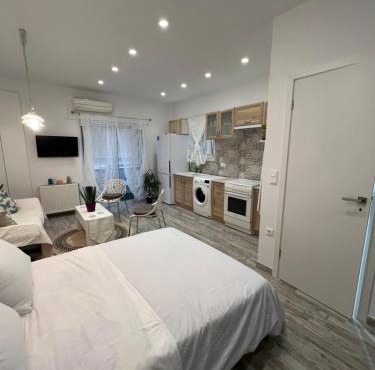 Selenity studio(close to two metro stations) in Piraeus