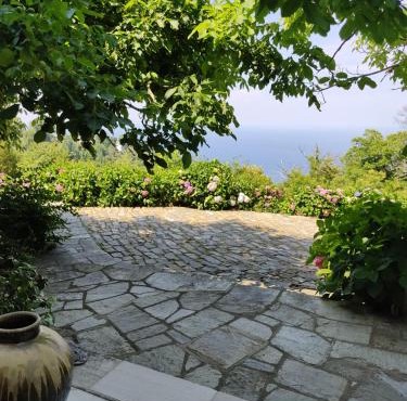 White stone house with great sea view in Tsagarada
